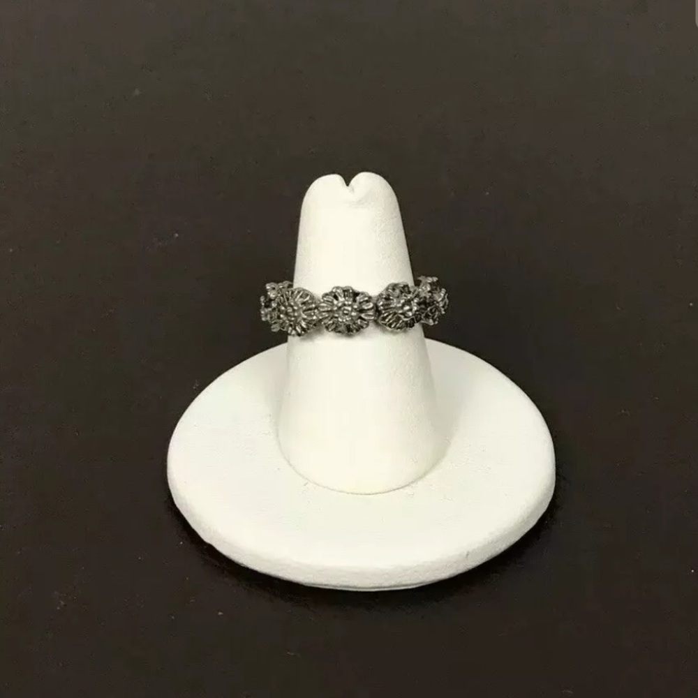 Silver Floral Eternity Ring Stamped Size 7. - Picture 2 of 7